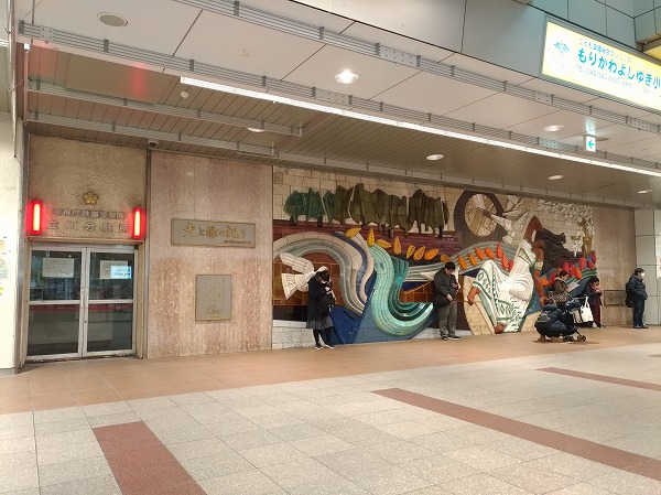 立川駅壁画前